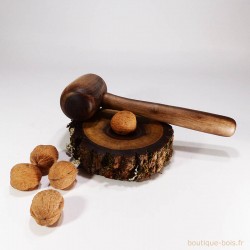 Casse-noix en bois de noyer