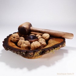 casse noix en bois de noyer avec écorce