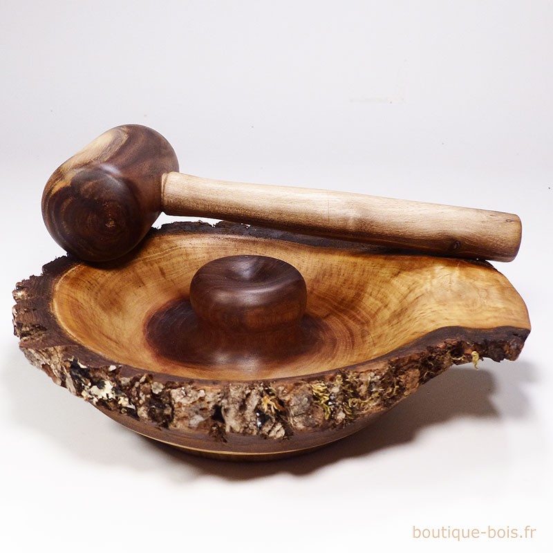 casse noix en bois avec maillet